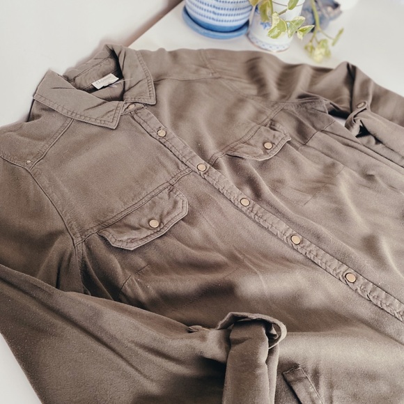 DYNAMITE Khaki/Olive Green Blouse - Picture 5 of 5